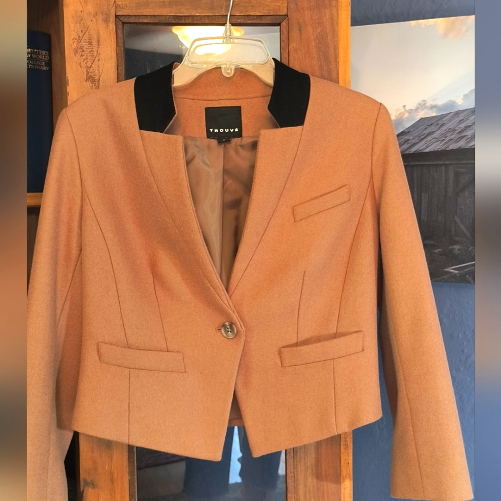 Trouve crop riding blazer, Size M